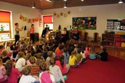 Czytanie dzieciom z Przedszkola - Prezes Chóru Spójnia - Iwona Fojcik